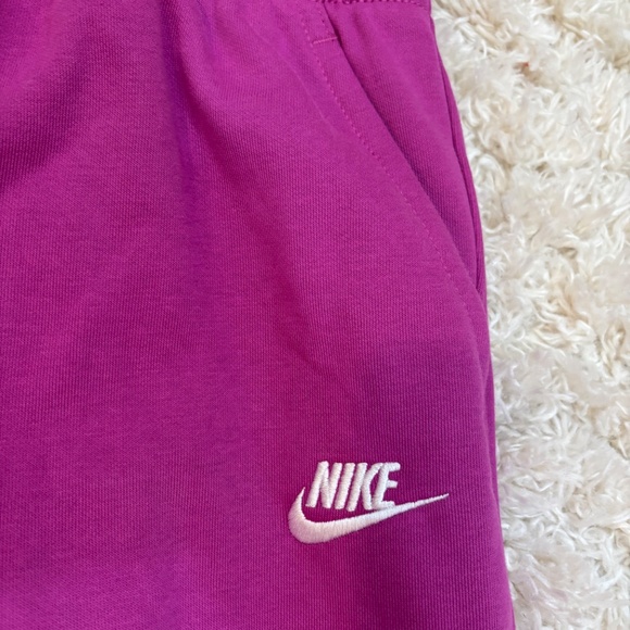Nike Sportswear Club Fleece
Big Kids' Oversized Sweatshirt & Sweatpants - Picture 7 of 15